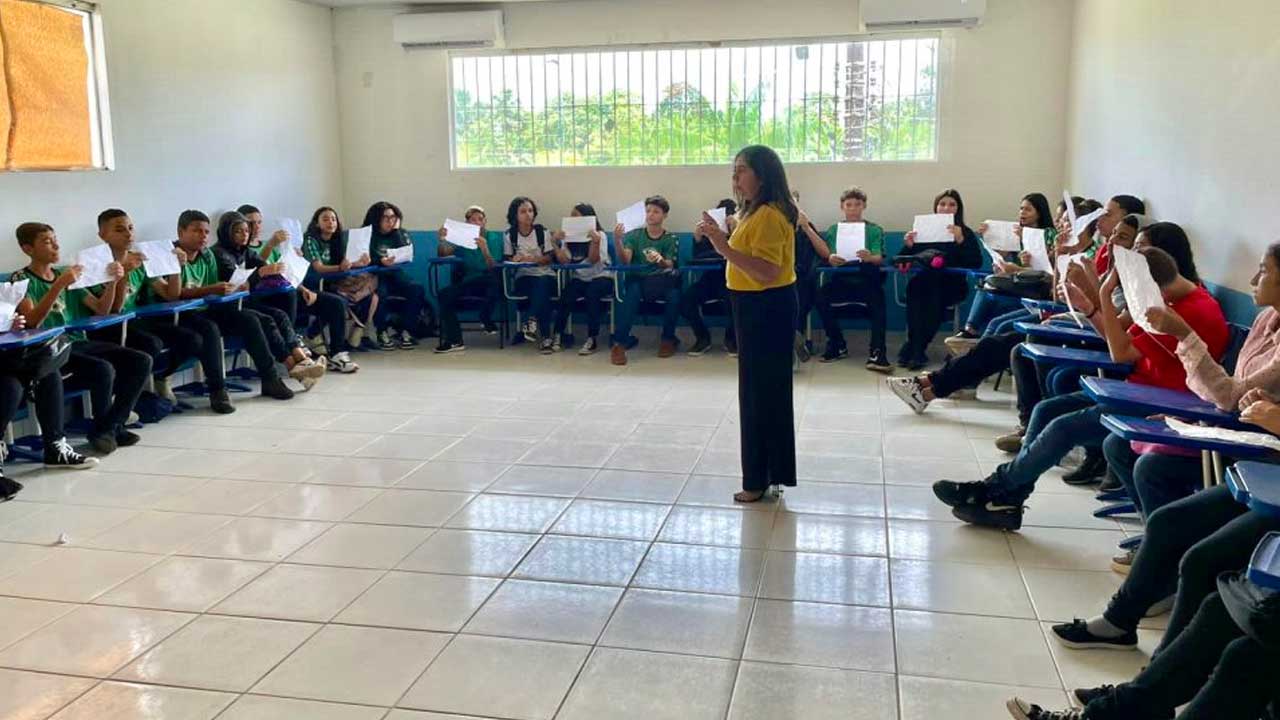 Prefeitura realiza roda de conversa de combate ao bullying em escola  municipal