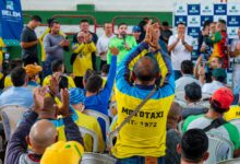 Prefeito assina PL que perdoa R$ 8 milhões em dívidas de mototaxistas