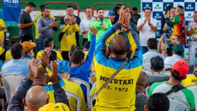 Prefeito assina PL que perdoa R$ 8 milhões em dívidas de mototaxistas