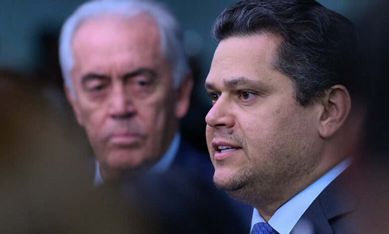 PECs do fim da escala 6x1 e da segurança pública chegam à CCJ do Senado