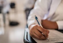 Candidatos aguardam informações sobre editais e provas de concursos públicos.