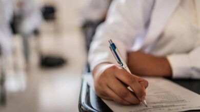 Candidatos aguardam informações sobre editais e provas de concursos públicos.
