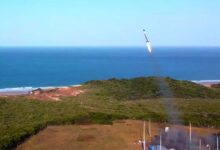 Foguete em lançamento na Base de Alcântara