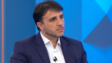 Renan Santos durante sabatina na televisão
