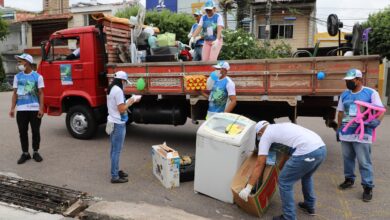 Ponto de coleta da Grande Coleta de Emaús em Belém, com caixas de doações organizadas para recebimento