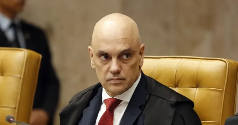 Moraes critica influenciadores e defende jornalismo profissional