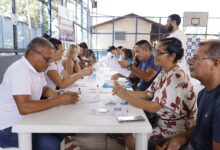 Moradores aguardam atendimento na ação Belém Pra Todos no bairro da Pedreira