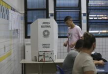 Urna eletrônica em seção de votação durante as eleições