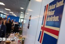 Bandeira da Islândia e símbolos da União Europeia em contexto de referendo