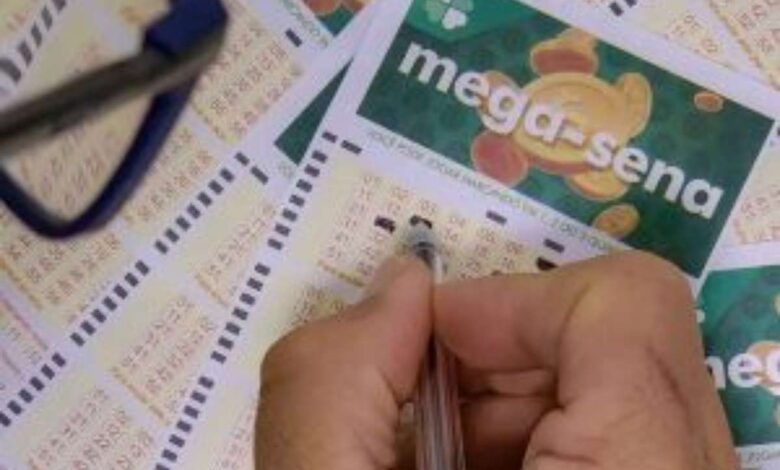 Bandeiras e volantes de loteria da Caixa Econômica Federal