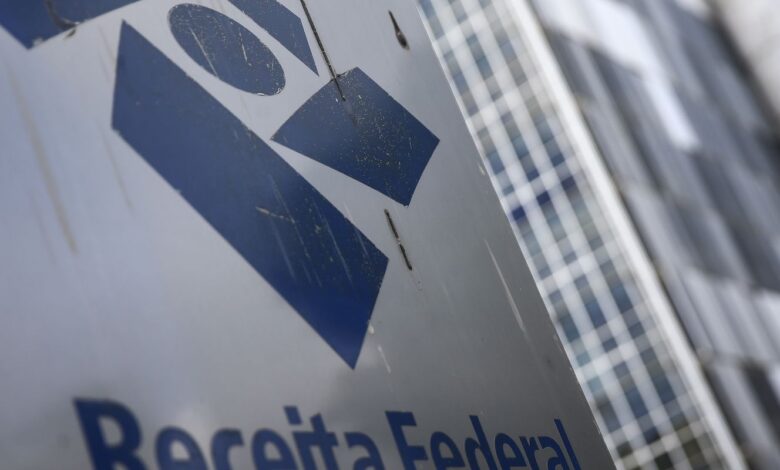 Receita paga nesta segunda último lote de restituição do IR 2026