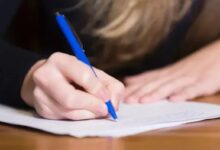 Pessoas estudando para concursos públicos e editais com vagas abertas