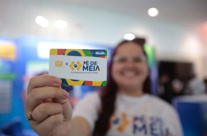 Estudantes beneficiários do programa Pé-de-Meia