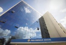 Aposentados e pensionistas do INSS em atendimento