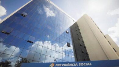 Aposentados e pensionistas do INSS em atendimento