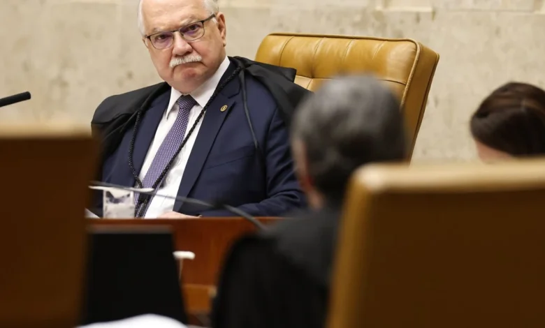 Ex-ministros e sociedade civil divulgam carta em apoio a Fachin