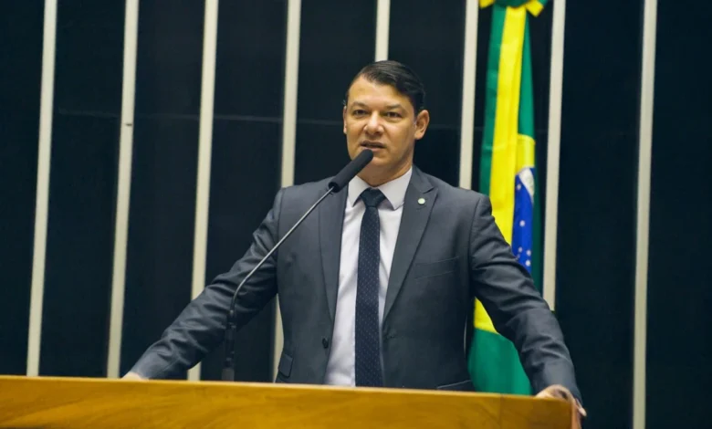 Duarte cobra cronograma do governo federal para pagamento do Seguro-Defeso aos pescadores