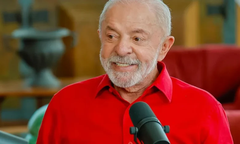 Coligação de Lula aciona TSE contra uso de perfis para impulsionar campanha de Flávio