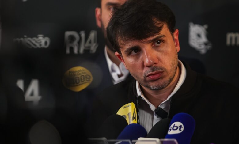 Plataformas digitais removem perfis de Renan Santos do ar