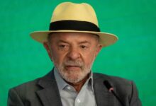 Lula e autoridades em reunião institucional