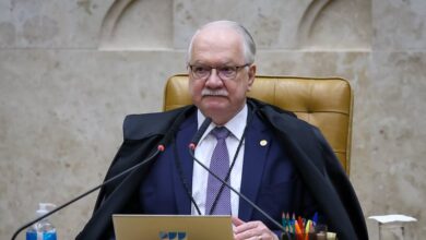 Fachin tira do Inquérito das Fake News pedido de investigação de Moraes contra Mendonça