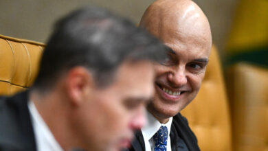 Os ministros André Mendonça e Alexandre de Moraes em sessão no Supremo Tribunal Federal