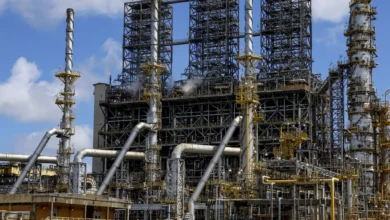 Plataforma de petróleo em alto-mar representando a exploração na Bacia da Foz do Amazonas