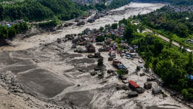 Equipes de resgate atuam em área afetada por avalanches no Nepal