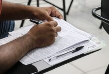 Candidatos realizando concurso público municipal em Abaetetuba