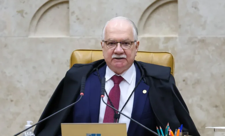 Fachin dá 72h para Mendonça se manifestar sobre pedido da AGU