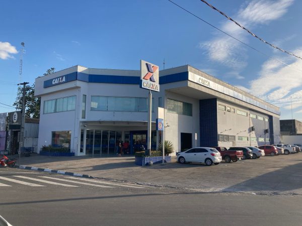 Fachada de banco em Roraima durante anúncio de paralisação