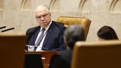 Fachin suspende decisão de Mendonça contra Andrei e leva crise com PF ao Plenário