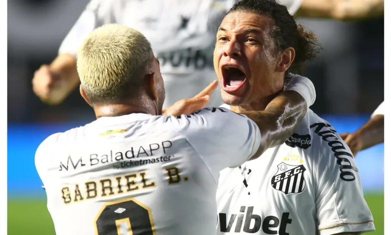 Partida entre Santos e Atlético-MG na Vila Belmiro pela Copa Sul-Americana