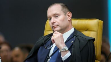 Ministro Cristiano Zanin durante sessão no Supremo Tribunal Federal