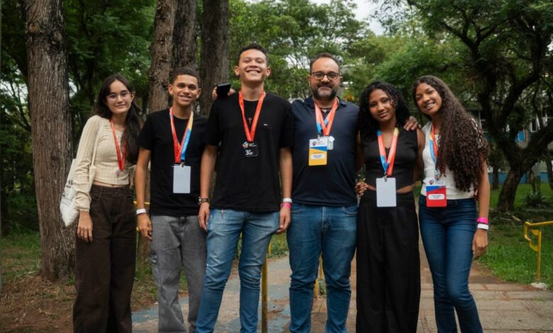 Estudantes e professores premiados em iniciativa de sustentabilidade escolar