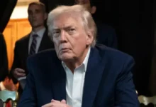 Bandeiras dos Estados Unidos e do Brasil