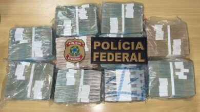 Cedulas de dinheiro apreendidas pela Policia Federal durante acao em Manaus