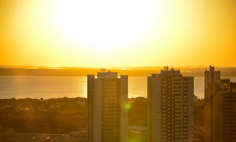 Paisagem do Tocantins sob forte calor e tempo nublado