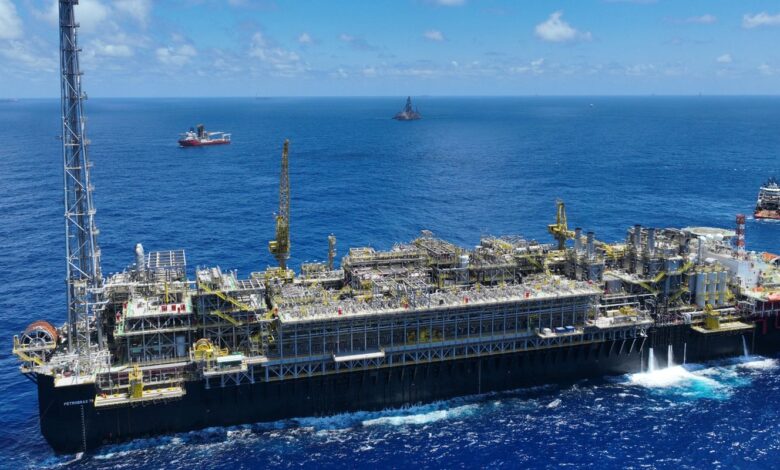 Preço do petróleo sobe 2% após Trump rejeitar proposta de paz do Irã