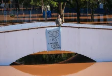 Eleitores votam nas urnas durante as eleições no Brasil