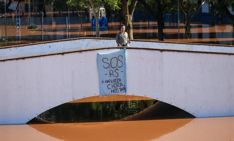 Eleitores votam nas urnas durante as eleições no Brasil