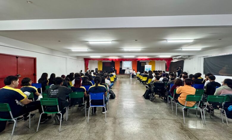 Prefeitura de Manaus orienta mais de 100 estudantes da zona Norte sobre direitos do consumidor