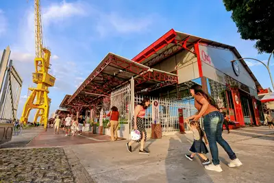 Fachada do Armazém da Gastronomia no Complexo Porto Futuro em Belém