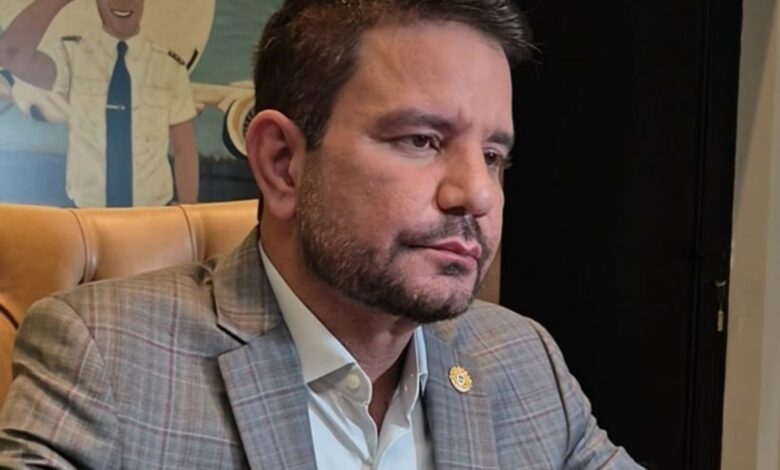 Ex-governador Gladson Camelí em ato público no Acre durante campanha eleitoral