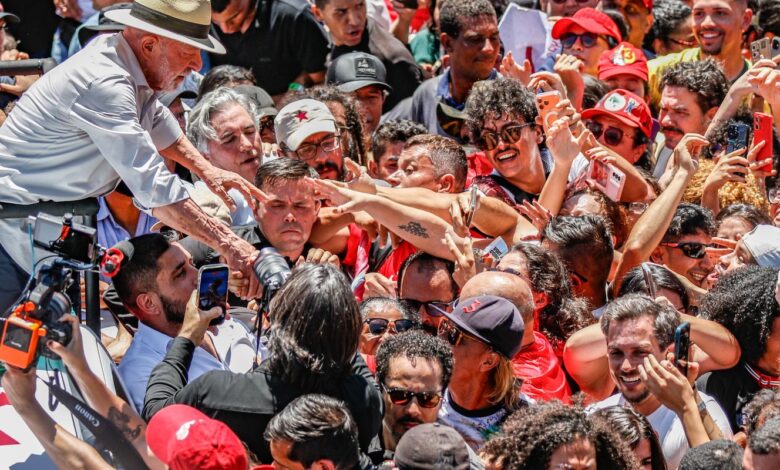 Lula afirma que PT vai acionar a Justiça contra suspensão do Exército do Lula