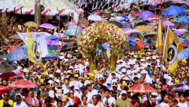 Fiéis participam da procissão do Círio de Nazaré em Macapá, 2026