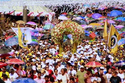 Fiéis participam da procissão do Círio de Nazaré em Macapá, 2026