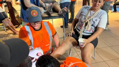 Profissionais de saúde da Sesma atendem devotos durante as procissões do Círio de Nazaré em Belém