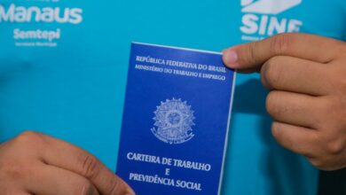 Posto de atendimento do Sine Manaus com candidatos em busca de oportunidades