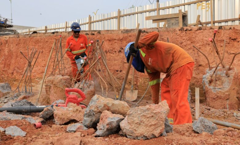 Obras do complexo viário Passarão em andamento pela Prefeitura de Manaus na zona Oeste